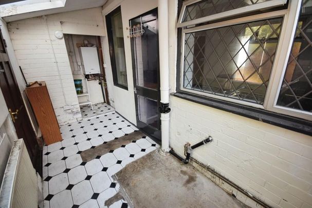 3 bedroom end of terrace house to rent - Photo 1