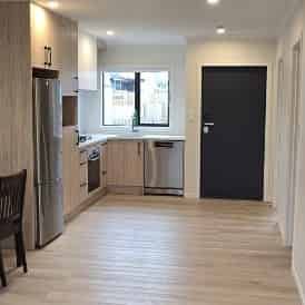 Modern Two Bedroom Townhouse in Prime Hamilton East Location - Photo 1