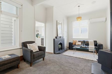 Spacious and sunny in St Kilda! - Photo 2
