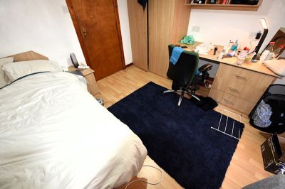 3 bedroom Flat in Brudenell Mount, Leeds - Photo 3