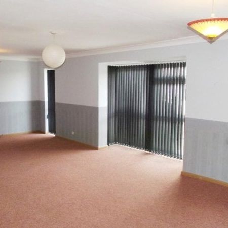 Mildenhall - Photo 1