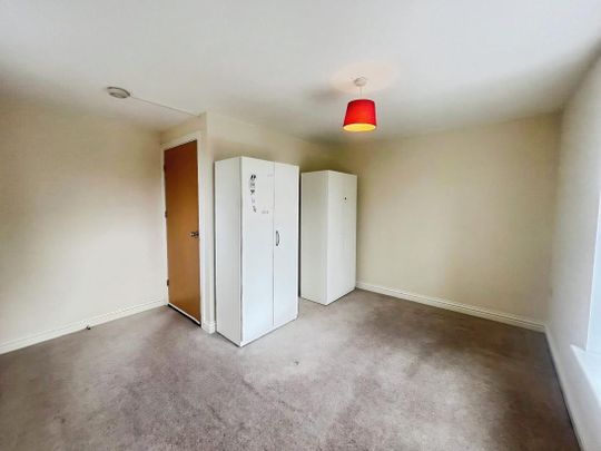 Draper Close, West Thurrock, RM20 - Photo 1