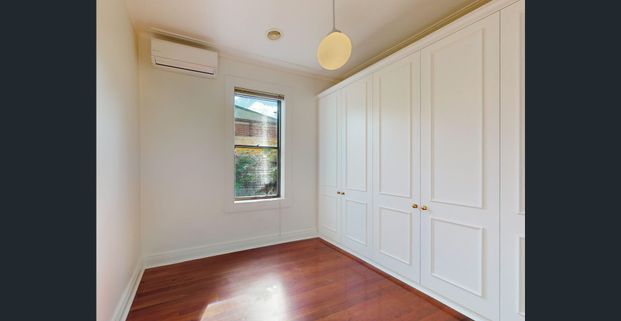 Neat & Tidy Victorian house in a great location - Photo 1