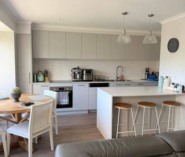 Renovated Townhouse with Garden and Pets Approved - Photo 4