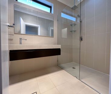 Large 4 Bedroom Brick Home - Photo 3