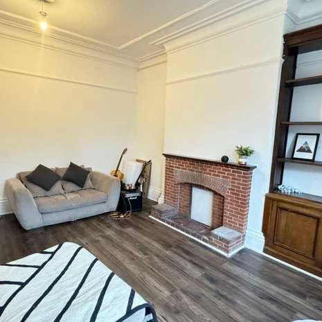 West Parade - Bed, LN1 - Photo 1