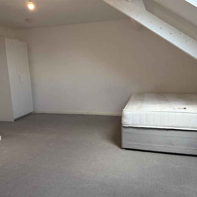 3 bedroom flat to rent - Photo 1