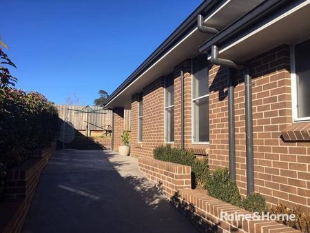 Executive Family Home In Renwick Estate - Photo 4