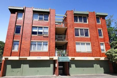 PEACEFUL SURROUNDS & INNER CITY LIFESTYLE - Photo 4