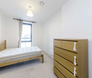 New Village Avenue - Photo 4