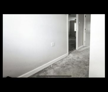 1 Bed Flat, Block D, SO19 - Photo 3