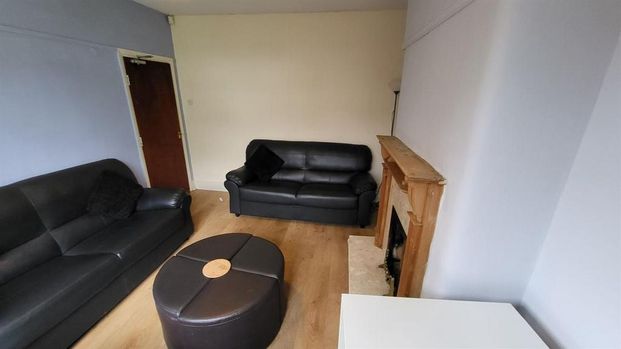 8 bedroom house to rent - Photo 1