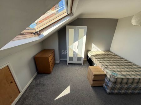 Grange Avenue, Univerity - Photo 2