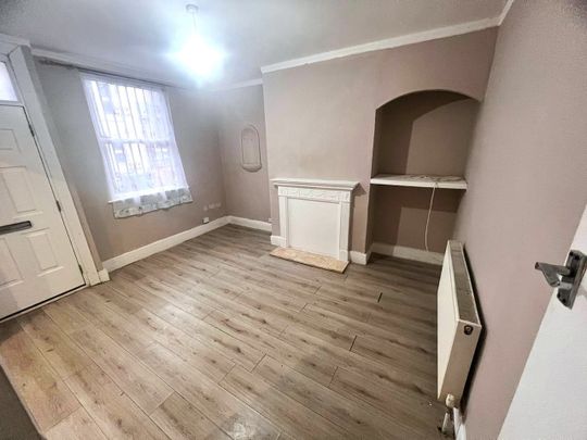 2 Bed Terraced House, East Park Mount, LS9 - Photo 1