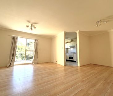 Spacious and Modern 2 Bedroom Apartment - Photo 1