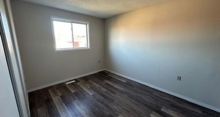 58 Rundles Cres Barrie | $2200 per month | Plus Heat | Plus Water | Plus Hydro - Photo 2