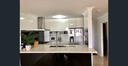 Modern Two Bedroom Apartment - Photo 3