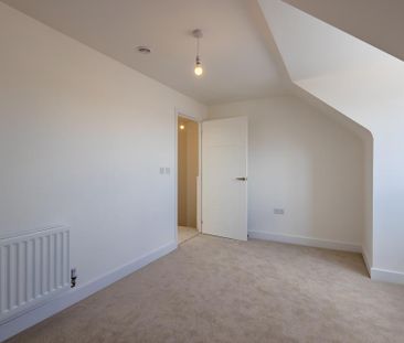 5 bedroom semi-detached house to rent - Photo 3