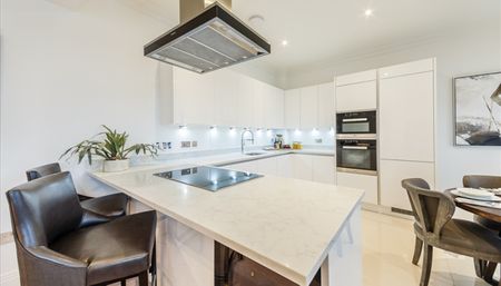 Interior-Designed Two-Bedroom, Two-Bathroom Apartment – Rainville Road, London W6 9UF - Photo 5