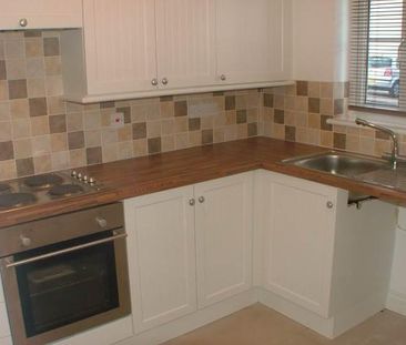 2 bedroom semi-detached house to rent - Photo 5