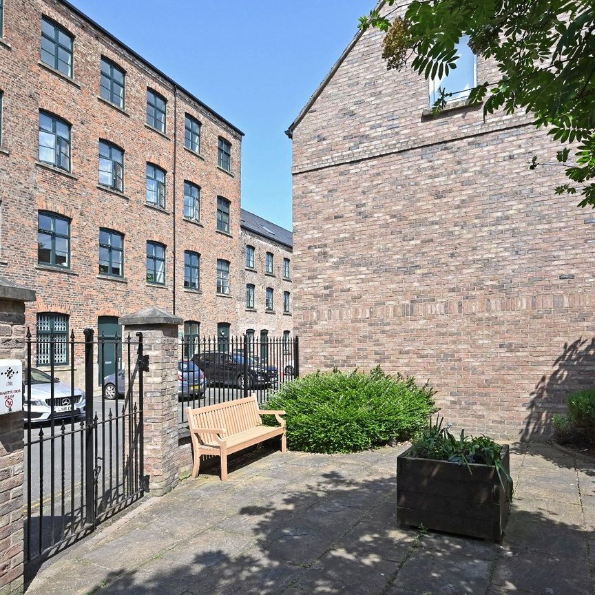 3 bedroom apartment to rent - Photo 1