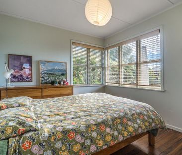 Classic Kiwi Design - Modernised kitchen with 3 + 1 bedrooms (bonus... - Photo 4