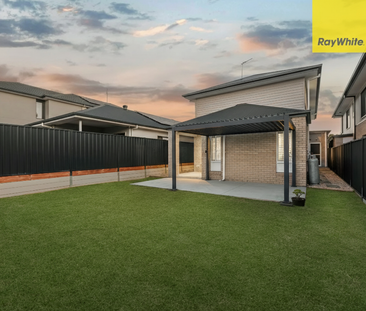 Near-New Metricon Home, 4 Bedrooms 2 Living Areas, Ducted A/C, Sola... - Photo 2