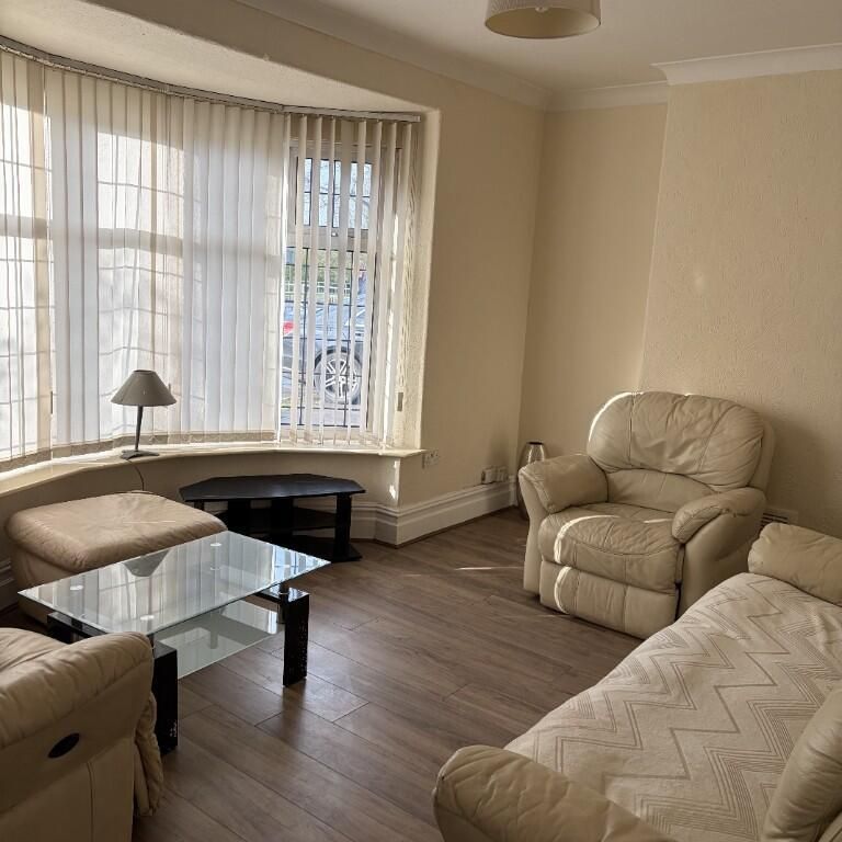 4 bedroom semi-detached house to rent - Photo 1