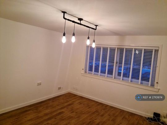 3 bedroom flat to rent - Photo 1