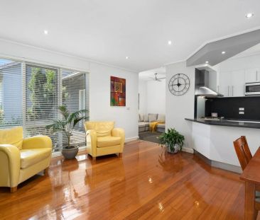 BOUTIQUE VILLA IN PRIZED BEACHSIDE POCKET! - Photo 1