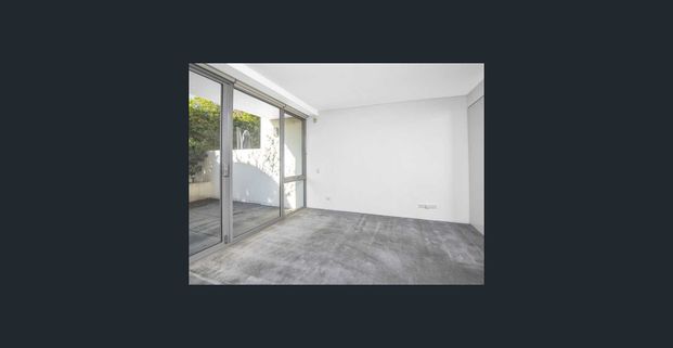 Entertainers Courtyard Apartment....This Is Living !! - Photo 1