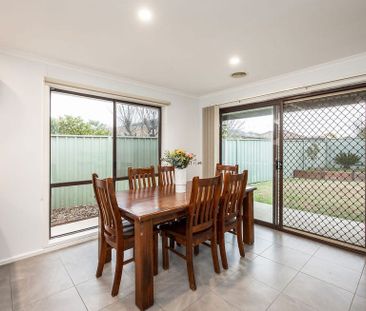 Freshly Renovated Family Home! - Photo 2