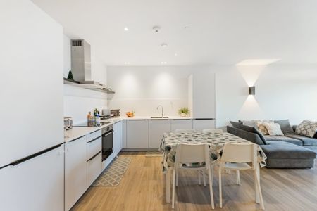 3 bedroom apartment to rent - Photo 2