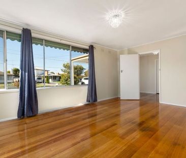 14 Carinya Avenue, Newcomb - Photo 2