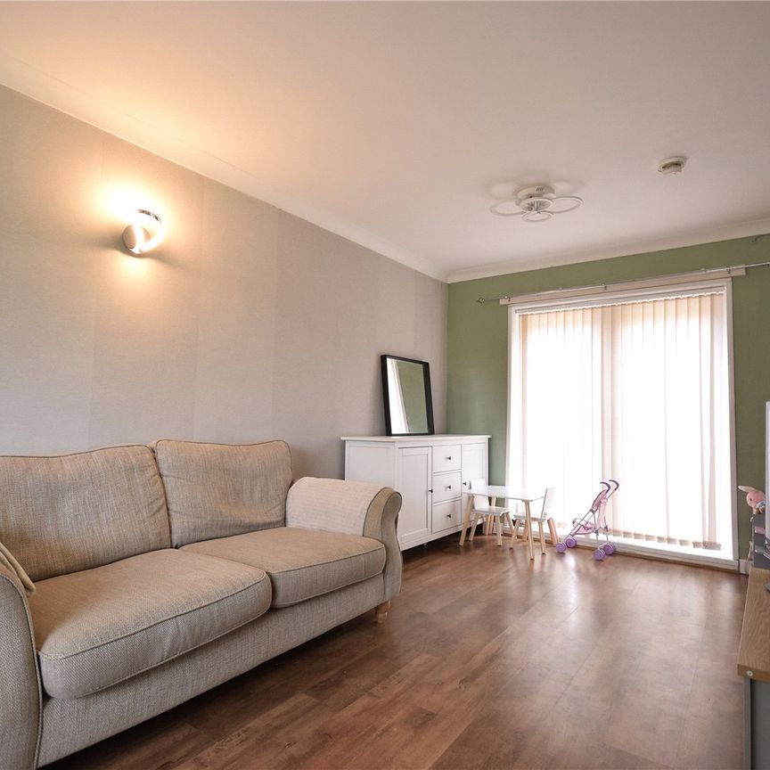 1, Green Avenue, Kippax, Leeds, West Yorkshire, LS25 7DP - Photo 1