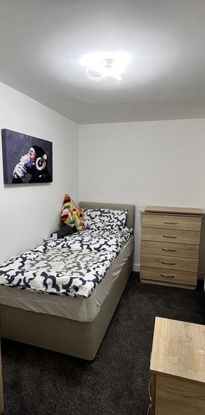 Room in a Shared House, Bearwood Road, B66 - Photo 1