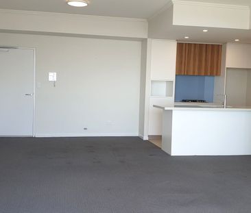 Luxury & C.B.D Located 3-Bedroom Apartment with Stunning City & Dis... - Photo 1