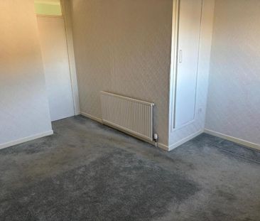 3 bedroom end of terrace house to rent - Photo 4