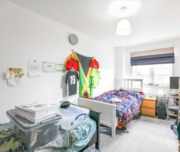 4 bedroom semi-detached house to rent - Photo 6