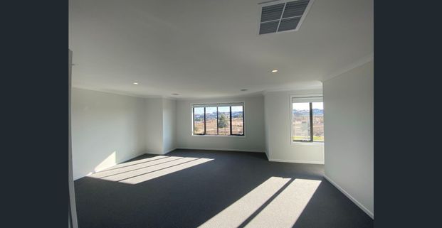 Lifestyle and Convenience: Explore a Brand New Double-Storey Home - Photo 1