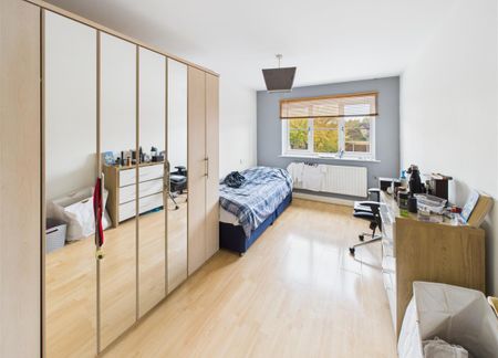 Alicia Close, Cawston, Rugby - Photo 2