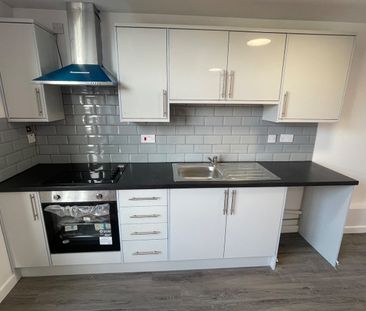 2 Bed Flat, Romsey Road, SO16 - Photo 3