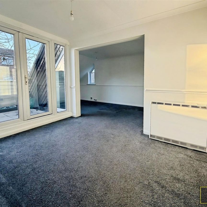 Brackley Crescent, Basildon, Essex - Photo 1