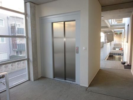 Moderne, schöne 3-Zimmer-Wohnung mit großem Balkon und KFZ-Tiefgaragenabstellplatz in ruhiger Lage - Photo 4