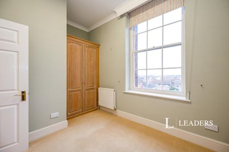3 bedroom flat to rent - Photo 3