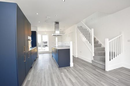 2 bedroom semi-detached house to rent - Photo 4