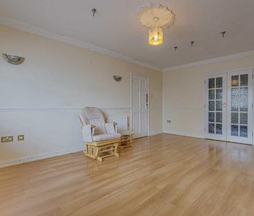 6 bedroom detached house to rent - Photo 5