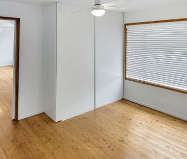 CHARMING 3 BEDROOM COTTAGE - Photo 5