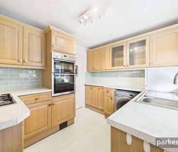 Howth Drive, Woodley, Reading, Berkshire, RG5 - Photo 3