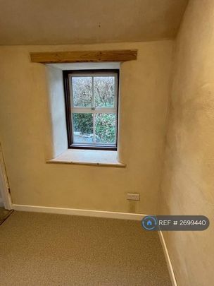 4 bedroom end of terrace house to rent - Photo 1